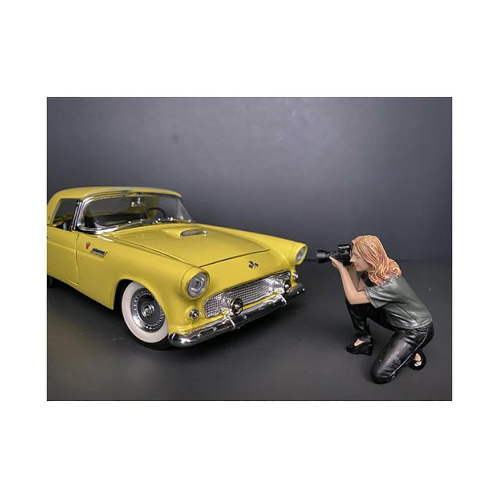 American Diorama 38211 Weekend Car Show Figurine Iii For 1 By 18 Scale Models