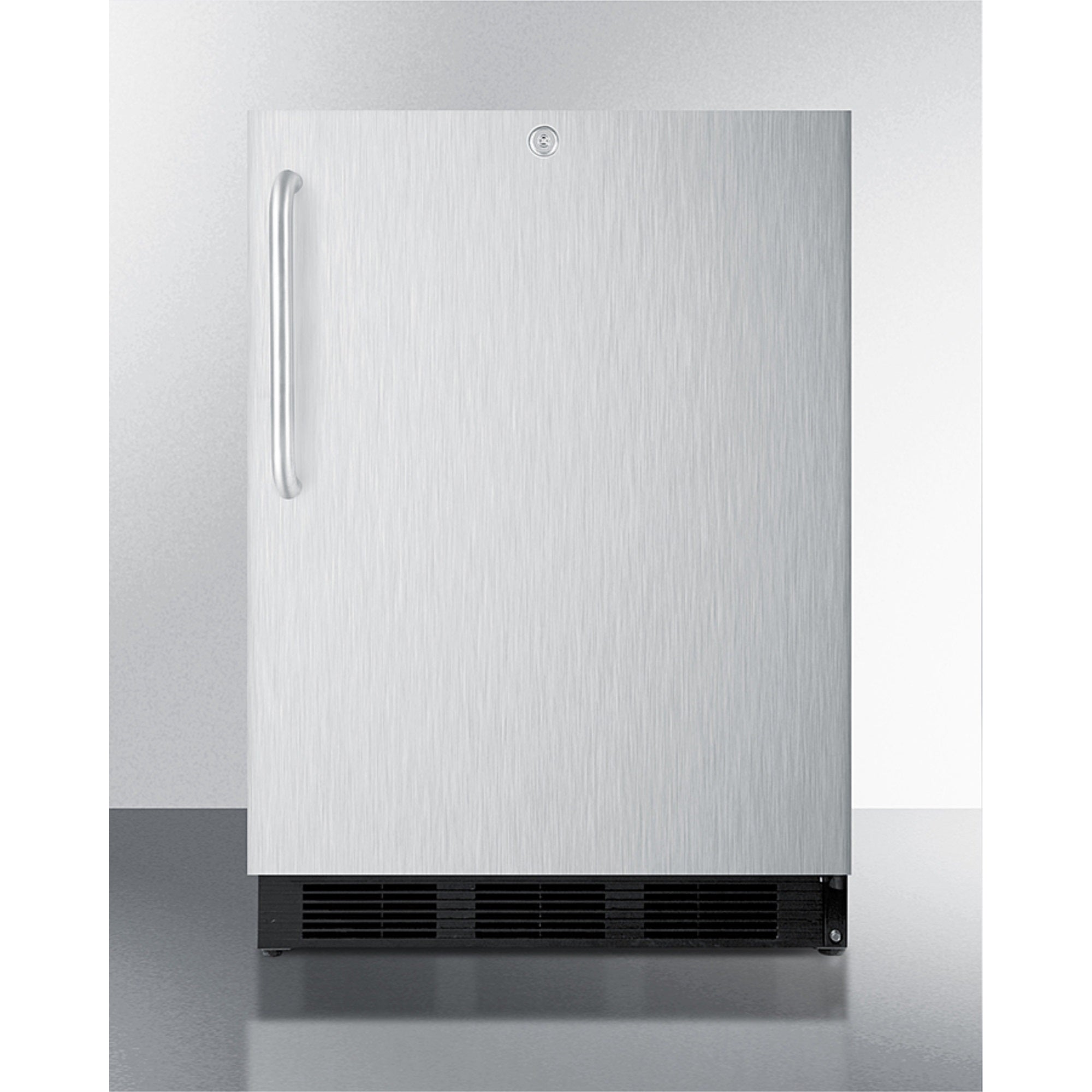 Ada Compliant Commercial Outdoor Refrigerator In Complete Stainless Steel, Designed For Built-In Or Freestanding Use